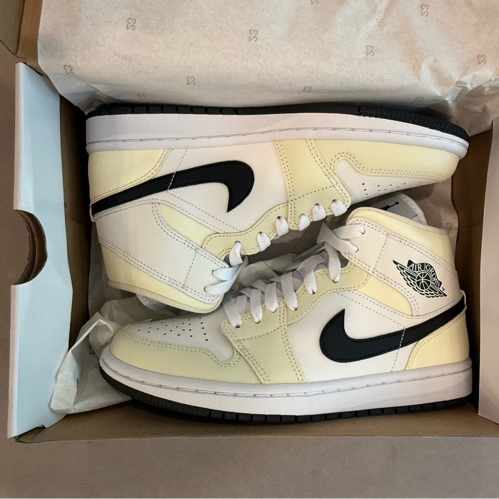 ✔️NIKE NIB Womens Air Jordan 1 Mid Coconut Milk and Black Sneakers Women’s 7